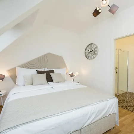 Apartment Empirent Center