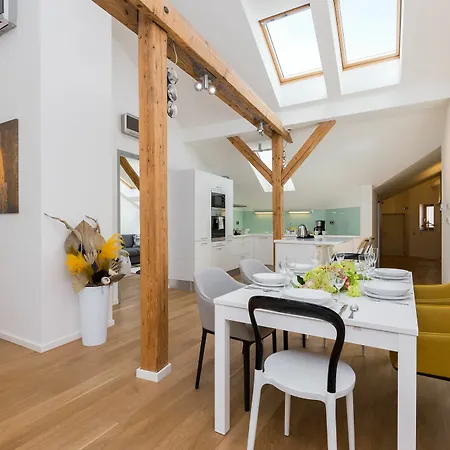 Apartment Empirent Center