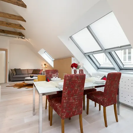 Apartment Empirent Center